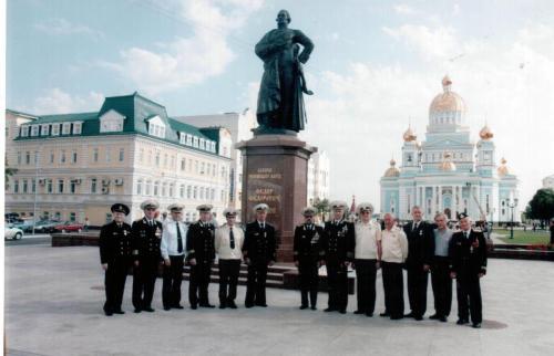 С членами морского собрания РМ  после награждения медалью Кузнецова. 2006 г.